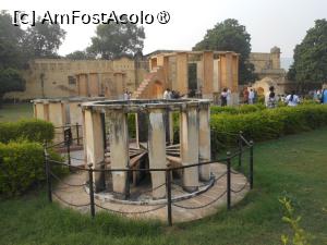 [P04] Jaipur - Jantar Mantar, observatorul astronomic al maharajahului Sawai Jai Singh al II-lea. » foto by iulianic
 - 
<span class="allrVoted glyphicon glyphicon-heart hidden" id="av1465732"></span>
<a class="m-l-10 hidden" id="sv1465732" onclick="voting_Foto_DelVot(,1465732,7099)" role="button">șterge vot <span class="glyphicon glyphicon-remove"></span></a>
<a id="v91465732" class=" c-red"  onclick="voting_Foto_SetVot(1465732)" role="button"><span class="glyphicon glyphicon-heart-empty"></span> <b>LIKE</b> = Votează poza</a> <img class="hidden"  id="f1465732W9" src="/imagini/loader.gif" border="0" /><span class="AjErrMes hidden" id="e1465732ErM"></span>