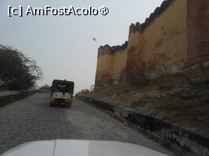 [P08] Jaipur - Amber Fort, urcușul. » foto by iulianic
 - 
<span class="allrVoted glyphicon glyphicon-heart hidden" id="av1465736"></span>
<a class="m-l-10 hidden" id="sv1465736" onclick="voting_Foto_DelVot(,1465736,7099)" role="button">șterge vot <span class="glyphicon glyphicon-remove"></span></a>
<a id="v91465736" class=" c-red"  onclick="voting_Foto_SetVot(1465736)" role="button"><span class="glyphicon glyphicon-heart-empty"></span> <b>LIKE</b> = Votează poza</a> <img class="hidden"  id="f1465736W9" src="/imagini/loader.gif" border="0" /><span class="AjErrMes hidden" id="e1465736ErM"></span>