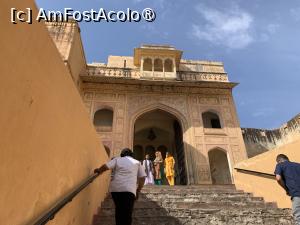 [P19] Amber Fort,Singh Pol » foto by AZE
 - 
<span class="allrVoted glyphicon glyphicon-heart hidden" id="av1444367"></span>
<a class="m-l-10 hidden" id="sv1444367" onclick="voting_Foto_DelVot(,1444367,7099)" role="button">șterge vot <span class="glyphicon glyphicon-remove"></span></a>
<a id="v91444367" class=" c-red"  onclick="voting_Foto_SetVot(1444367)" role="button"><span class="glyphicon glyphicon-heart-empty"></span> <b>LIKE</b> = Votează poza</a> <img class="hidden"  id="f1444367W9" src="/imagini/loader.gif" border="0" /><span class="AjErrMes hidden" id="e1444367ErM"></span>