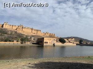 [P05] Amber Fort,lacul Maota » foto by AZE
 - 
<span class="allrVoted glyphicon glyphicon-heart hidden" id="av1444353"></span>
<a class="m-l-10 hidden" id="sv1444353" onclick="voting_Foto_DelVot(,1444353,7099)" role="button">șterge vot <span class="glyphicon glyphicon-remove"></span></a>
<a id="v91444353" class=" c-red"  onclick="voting_Foto_SetVot(1444353)" role="button"><span class="glyphicon glyphicon-heart-empty"></span> <b>LIKE</b> = Votează poza</a> <img class="hidden"  id="f1444353W9" src="/imagini/loader.gif" border="0" /><span class="AjErrMes hidden" id="e1444353ErM"></span>