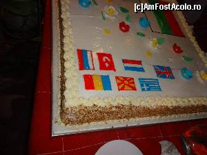 P13 [FEB-2015] Pe tort sunt toate steagurile turistilor cazati in Belvedere. Rusi, turci, sarbi, englezi, romani, greci si macedoneni cred. 