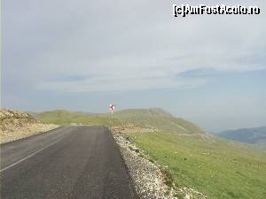 [P16] Soseaua Transalpina, cea mai înalta sosea din Rmania, 2.145 m in Pasul Urdele. Aici avem un singur indicator de curba periculoasa la o curba aproape ac-de-par.  » foto by vega06
 - 
<span class="allrVoted glyphicon glyphicon-heart hidden" id="av571406"></span>
<a class="m-l-10 hidden" id="sv571406" onclick="voting_Foto_DelVot(,571406,7149)" role="button">șterge vot <span class="glyphicon glyphicon-remove"></span></a>
<a id="v9571406" class=" c-red"  onclick="voting_Foto_SetVot(571406)" role="button"><span class="glyphicon glyphicon-heart-empty"></span> <b>LIKE</b> = Votează poza</a> <img class="hidden"  id="f571406W9" src="/imagini/loader.gif" border="0" /><span class="AjErrMes hidden" id="e571406ErM"></span>