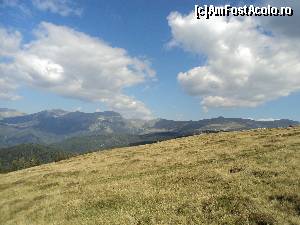 [P05] Soseaua Transalpina, cea mai înalta sosea din Rmania, 2.145 m in Pasul Urdele.  » foto by vega06
 - 
<span class="allrVoted glyphicon glyphicon-heart hidden" id="av571395"></span>
<a class="m-l-10 hidden" id="sv571395" onclick="voting_Foto_DelVot(,571395,7149)" role="button">șterge vot <span class="glyphicon glyphicon-remove"></span></a>
<a id="v9571395" class=" c-red"  onclick="voting_Foto_SetVot(571395)" role="button"><span class="glyphicon glyphicon-heart-empty"></span> <b>LIKE</b> = Votează poza</a> <img class="hidden"  id="f571395W9" src="/imagini/loader.gif" border="0" /><span class="AjErrMes hidden" id="e571395ErM"></span>