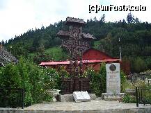 [P33] monument închinat scriitorului Artur Silvestri- pe drumul către Durău » foto by mirelopodu*
 - 
<span class="allrVoted glyphicon glyphicon-heart hidden" id="av130952"></span>
<a class="m-l-10 hidden" id="sv130952" onclick="voting_Foto_DelVot(,130952,7157)" role="button">șterge vot <span class="glyphicon glyphicon-remove"></span></a>
<a id="v9130952" class=" c-red"  onclick="voting_Foto_SetVot(130952)" role="button"><span class="glyphicon glyphicon-heart-empty"></span> <b>LIKE</b> = Votează poza</a> <img class="hidden"  id="f130952W9" src="/imagini/loader.gif" border="0" /><span class="AjErrMes hidden" id="e130952ErM"></span>