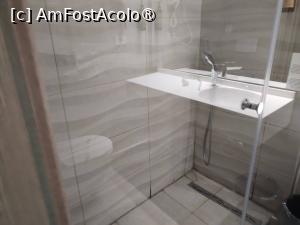 [P16] Dusul din baie care era singurul loc nu asa de curat » foto by Teodor17
 - 
<span class="allrVoted glyphicon glyphicon-heart hidden" id="av1545147"></span>
<a class="m-l-10 hidden" id="sv1545147" onclick="voting_Foto_DelVot(,1545147,7216)" role="button">șterge vot <span class="glyphicon glyphicon-remove"></span></a>
<a id="v91545147" class=" c-red"  onclick="voting_Foto_SetVot(1545147)" role="button"><span class="glyphicon glyphicon-heart-empty"></span> <b>LIKE</b> = Votează poza</a> <img class="hidden"  id="f1545147W9" src="/imagini/loader.gif" border="0" /><span class="AjErrMes hidden" id="e1545147ErM"></span>