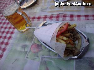 [P07] Un gyros la Kostas.  » foto by Cristina2k8
 - 
<span class="allrVoted glyphicon glyphicon-heart hidden" id="av433547"></span>
<a class="m-l-10 hidden" id="sv433547" onclick="voting_Foto_DelVot(,433547,7277)" role="button">șterge vot <span class="glyphicon glyphicon-remove"></span></a>
<a id="v9433547" class=" c-red"  onclick="voting_Foto_SetVot(433547)" role="button"><span class="glyphicon glyphicon-heart-empty"></span> <b>LIKE</b> = Votează poza</a> <img class="hidden"  id="f433547W9" src="/imagini/loader.gif" border="0" /><span class="AjErrMes hidden" id="e433547ErM"></span>