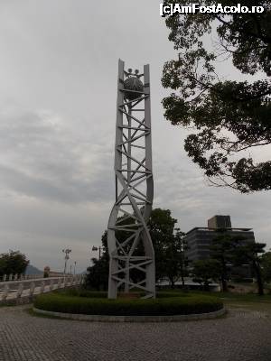 [P17] 18 DSCN9864 Hiroshima, Parcul Memorial al Păcii, Turnul cu Ceas amintește zilnic ora tragediei, în stânga se vede puțin din podul Aioi-bashi de la extremitatea parcului » foto by mprofeanu
 - 
<span class="allrVoted glyphicon glyphicon-heart hidden" id="av699463"></span>
<a class="m-l-10 hidden" id="sv699463" onclick="voting_Foto_DelVot(,699463,7440)" role="button">șterge vot <span class="glyphicon glyphicon-remove"></span></a>
<a id="v9699463" class=" c-red"  onclick="voting_Foto_SetVot(699463)" role="button"><span class="glyphicon glyphicon-heart-empty"></span> <b>LIKE</b> = Votează poza</a> <img class="hidden"  id="f699463W9" src="/imagini/loader.gif" border="0" /><span class="AjErrMes hidden" id="e699463ErM"></span>