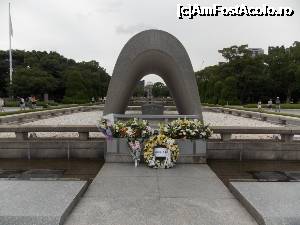 [P21] Hiroshima, Parcul Memorial al Păcii, Cenotaful Victimelor Bombei Atomice, flori pentru cei ce nu sunt în mormânt » foto by mprofeanu
 - 
<span class="allrVoted glyphicon glyphicon-heart hidden" id="av699469"></span>
<a class="m-l-10 hidden" id="sv699469" onclick="voting_Foto_DelVot(,699469,7440)" role="button">șterge vot <span class="glyphicon glyphicon-remove"></span></a>
<a id="v9699469" class=" c-red"  onclick="voting_Foto_SetVot(699469)" role="button"><span class="glyphicon glyphicon-heart-empty"></span> <b>LIKE</b> = Votează poza</a> <img class="hidden"  id="f699469W9" src="/imagini/loader.gif" border="0" /><span class="AjErrMes hidden" id="e699469ErM"></span>