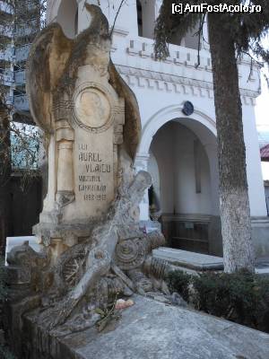 P23 [JUL-2012] Mormantul lui Aurel Vlaicu din Cimitirul Bellu - Bucuresti. O simbolistica aparte.