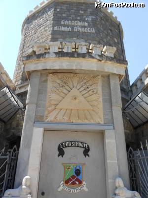 P04 [JUL-2012] Campina - Castelul Iulia Hasdeu, intrarea principala si inscriptiile din partea superioara. 
