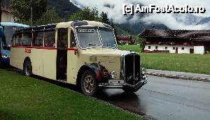 P26 [AUG-2014] Un simpatic autobuz de epoca in Pertisau, care face curse pana la Gramaialm. 