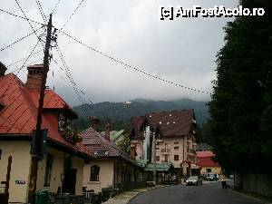 [P15] Vila Ileana Sinaia - strada duce în sus către magazinul alimentar și către telegondolă, iar în dreapta se află restaurantul armatei » foto by danoradea
 - 
<span class="allrVoted glyphicon glyphicon-heart hidden" id="av431991"></span>
<a class="m-l-10 hidden" id="sv431991" onclick="voting_Foto_DelVot(,431991,7678)" role="button">șterge vot <span class="glyphicon glyphicon-remove"></span></a>
<a id="v9431991" class=" c-red"  onclick="voting_Foto_SetVot(431991)" role="button"><span class="glyphicon glyphicon-heart-empty"></span> <b>LIKE</b> = Votează poza</a> <img class="hidden"  id="f431991W9" src="/imagini/loader.gif" border="0" /><span class="AjErrMes hidden" id="e431991ErM"></span>