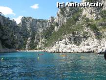 [P04] O mica particica din plimbarea pe mare ... Acolo in spate este o mica plaja, unde oamenii ajung dupa ce traverseaza acele stanci (una din Les Calanques)...De regula omul vine sta cateva ore si apoi pleaca mai departe !!Superb! » foto by kisuletz*
 - 
<span class="allrVoted glyphicon glyphicon-heart hidden" id="av202866"></span>
<a class="m-l-10 hidden" id="sv202866" onclick="voting_Foto_DelVot(,202866,7772)" role="button">șterge vot <span class="glyphicon glyphicon-remove"></span></a>
<a id="v9202866" class=" c-red"  onclick="voting_Foto_SetVot(202866)" role="button"><span class="glyphicon glyphicon-heart-empty"></span> <b>LIKE</b> = Votează poza</a> <img class="hidden"  id="f202866W9" src="/imagini/loader.gif" border="0" /><span class="AjErrMes hidden" id="e202866ErM"></span>