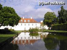 [P22] Castelul Odense (Odense Slot), din Grădina Regală (Kongens Have), pe lacul din faţa căruia se plimbă, nestingherite, răţuşte » foto by Costi
 - 
<span class="allrVoted glyphicon glyphicon-heart hidden" id="av159247"></span>
<a class="m-l-10 hidden" id="sv159247" onclick="voting_Foto_DelVot(,159247,7891)" role="button">șterge vot <span class="glyphicon glyphicon-remove"></span></a>
<a id="v9159247" class=" c-red"  onclick="voting_Foto_SetVot(159247)" role="button"><span class="glyphicon glyphicon-heart-empty"></span> <b>LIKE</b> = Votează poza</a> <img class="hidden"  id="f159247W9" src="/imagini/loader.gif" border="0" /><span class="AjErrMes hidden" id="e159247ErM"></span>