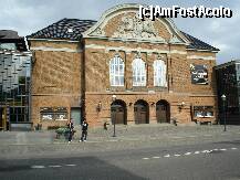 [P23] Teatrul din Odense (Odense Teater), aflat la intersecţia Jernbanegade cu Vindegade » foto by Costi
 - 
<span class="allrVoted glyphicon glyphicon-heart hidden" id="av159250"></span>
<a class="m-l-10 hidden" id="sv159250" onclick="voting_Foto_DelVot(,159250,7891)" role="button">șterge vot <span class="glyphicon glyphicon-remove"></span></a>
<a id="v9159250" class=" c-red"  onclick="voting_Foto_SetVot(159250)" role="button"><span class="glyphicon glyphicon-heart-empty"></span> <b>LIKE</b> = Votează poza</a> <img class="hidden"  id="f159250W9" src="/imagini/loader.gif" border="0" /><span class="AjErrMes hidden" id="e159250ErM"></span>