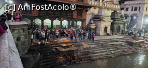 [P22] Kathmandu - La Templul Pashupatinath, locul de incinerare de pe malul râului Baghmati. » foto by iulianic
 - 
<span class="allrVoted glyphicon glyphicon-heart hidden" id="av1469325"></span>
<a class="m-l-10 hidden" id="sv1469325" onclick="voting_Foto_DelVot(,1469325,7929)" role="button">șterge vot <span class="glyphicon glyphicon-remove"></span></a>
<a id="v91469325" class=" c-red"  onclick="voting_Foto_SetVot(1469325)" role="button"><span class="glyphicon glyphicon-heart-empty"></span> <b>LIKE</b> = Votează poza</a> <img class="hidden"  id="f1469325W9" src="/imagini/loader.gif" border="0" /><span class="AjErrMes hidden" id="e1469325ErM"></span>