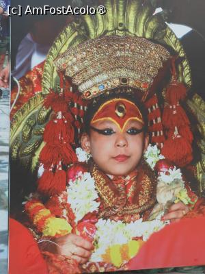 [P46] Kathmandu - La Kumari Ghar, reședința oficială a Kumari, tabloul cu Zeița Vie expus pe zid.  » foto by iulianic
 - 
<span class="allrVoted glyphicon glyphicon-heart hidden" id="av1469349"></span>
<a class="m-l-10 hidden" id="sv1469349" onclick="voting_Foto_DelVot(,1469349,7929)" role="button">șterge vot <span class="glyphicon glyphicon-remove"></span></a>
<a id="v91469349" class=" c-red"  onclick="voting_Foto_SetVot(1469349)" role="button"><span class="glyphicon glyphicon-heart-empty"></span> <b>LIKE</b> = Votează poza</a> <img class="hidden"  id="f1469349W9" src="/imagini/loader.gif" border="0" /><span class="AjErrMes hidden" id="e1469349ErM"></span>