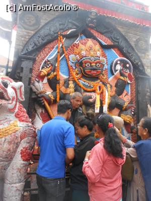 [P48] Kathmandu - În Piața Durbar Kathmandu. Așteptând binecuvântarea. » foto by iulianic
 - 
<span class="allrVoted glyphicon glyphicon-heart hidden" id="av1469351"></span>
<a class="m-l-10 hidden" id="sv1469351" onclick="voting_Foto_DelVot(,1469351,7929)" role="button">șterge vot <span class="glyphicon glyphicon-remove"></span></a>
<a id="v91469351" class=" c-red"  onclick="voting_Foto_SetVot(1469351)" role="button"><span class="glyphicon glyphicon-heart-empty"></span> <b>LIKE</b> = Votează poza</a> <img class="hidden"  id="f1469351W9" src="/imagini/loader.gif" border="0" /><span class="AjErrMes hidden" id="e1469351ErM"></span>