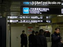[P33] Logoul Tokyo Metro... un fel de 'M' albastru. Observati si celalalt indicator inspre platforma. Trenuri care vin la acea platforma sunt 'for Ueno, Kita-Senju... etc. ' Va indica directia.  » foto by TraianS
 - 
<span class="allrVoted glyphicon glyphicon-heart hidden" id="av404964"></span>
<a class="m-l-10 hidden" id="sv404964" onclick="voting_Foto_DelVot(,404964,7999)" role="button">șterge vot <span class="glyphicon glyphicon-remove"></span></a>
<a id="v9404964" class=" c-red"  onclick="voting_Foto_SetVot(404964)" role="button"><span class="glyphicon glyphicon-heart-empty"></span> <b>LIKE</b> = Votează poza</a> <img class="hidden"  id="f404964W9" src="/imagini/loader.gif" border="0" /><span class="AjErrMes hidden" id="e404964ErM"></span>