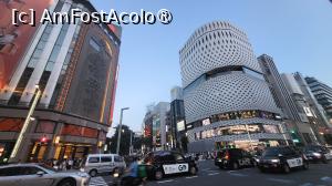 [P01] Ginza Place, situat pe coltul uneia dintre cele mai aglomerate treceri, este cladirea ce cuprinde 5315 panouri de aluminiu, cu 11 etaje si gazduieste showroom-urile emblematice ale Nissan si Sony. » foto by geani anto
 - 
<span class="allrVoted glyphicon glyphicon-heart hidden" id="av1436902"></span>
<a class="m-l-10 hidden" id="sv1436902" onclick="voting_Foto_DelVot(,1436902,7999)" role="button">șterge vot <span class="glyphicon glyphicon-remove"></span></a>
<a id="v91436902" class=" c-red"  onclick="voting_Foto_SetVot(1436902)" role="button"><span class="glyphicon glyphicon-heart-empty"></span> <b>LIKE</b> = Votează poza</a> <img class="hidden"  id="f1436902W9" src="/imagini/loader.gif" border="0" /><span class="AjErrMes hidden" id="e1436902ErM"></span>