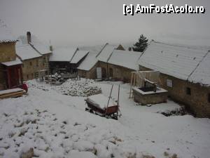 [P07] Zona de mai sus, în 2002, cînd începuseră lucrările de amenajare. Pe jos era intrarea, în clădirea din dreapta, muzeul.  » foto by abancor
 - 
<span class="allrVoted glyphicon glyphicon-heart hidden" id="av372991"></span>
<a class="m-l-10 hidden" id="sv372991" onclick="voting_Foto_DelVot(,372991,8046)" role="button">șterge vot <span class="glyphicon glyphicon-remove"></span></a>
<a id="v9372991" class=" c-red"  onclick="voting_Foto_SetVot(372991)" role="button"><span class="glyphicon glyphicon-heart-empty"></span> <b>LIKE</b> = Votează poza</a> <img class="hidden"  id="f372991W9" src="/imagini/loader.gif" border="0" /><span class="AjErrMes hidden" id="e372991ErM"></span>