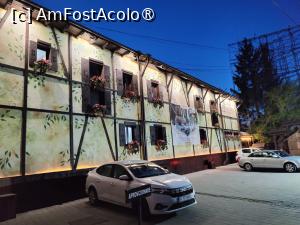 [P01] Casa Românească; zona dinspre șosea (hotelul) » foto by crismis
 - 
<span class="allrVoted glyphicon glyphicon-heart hidden" id="av1487568"></span>
<a class="m-l-10 hidden" id="sv1487568" onclick="voting_Foto_DelVot(,1487568,8050)" role="button">șterge vot <span class="glyphicon glyphicon-remove"></span></a>
<a id="v91487568" class=" c-red"  onclick="voting_Foto_SetVot(1487568)" role="button"><span class="glyphicon glyphicon-heart-empty"></span> <b>LIKE</b> = Votează poza</a> <img class="hidden"  id="f1487568W9" src="/imagini/loader.gif" border="0" /><span class="AjErrMes hidden" id="e1487568ErM"></span>