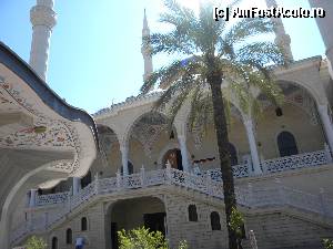 P09 [SEP-2012] vedere din exterior cu moscheea