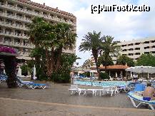 [P08] hotelul (stg) si piscina mare » foto by commandorsteel*
 - 
<span class="allrVoted glyphicon glyphicon-heart hidden" id="av165810"></span>
<a class="m-l-10 hidden" id="sv165810" onclick="voting_Foto_DelVot(,165810,8057)" role="button">șterge vot <span class="glyphicon glyphicon-remove"></span></a>
<a id="v9165810" class=" c-red"  onclick="voting_Foto_SetVot(165810)" role="button"><span class="glyphicon glyphicon-heart-empty"></span> <b>LIKE</b> = Votează poza</a> <img class="hidden"  id="f165810W9" src="/imagini/loader.gif" border="0" /><span class="AjErrMes hidden" id="e165810ErM"></span>