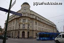 [P21] La această intersecţie dintre străzile Starowiślna şi Józefa Dietla, aflată exact în marginea estică a oraşului vechi se află staţia de tramvai unde, venind de la hotelul Start, se coboară pentru vizitarea Cracoviei. » foto by Costi
 - 
<span class="allrVoted glyphicon glyphicon-heart hidden" id="av168163"></span>
<a class="m-l-10 hidden" id="sv168163" onclick="voting_Foto_DelVot(,168163,8095)" role="button">șterge vot <span class="glyphicon glyphicon-remove"></span></a>
<a id="v9168163" class=" c-red"  onclick="voting_Foto_SetVot(168163)" role="button"><span class="glyphicon glyphicon-heart-empty"></span> <b>LIKE</b> = Votează poza</a> <img class="hidden"  id="f168163W9" src="/imagini/loader.gif" border="0" /><span class="AjErrMes hidden" id="e168163ErM"></span>