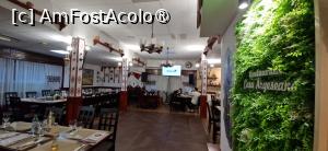 [P08] Sala mare a restaurantului; la masa din stânga-jos, am stat noi. » foto by doinafil
 - 
<span class="allrVoted glyphicon glyphicon-heart hidden" id="av1506848"></span>
<a class="m-l-10 hidden" id="sv1506848" onclick="voting_Foto_DelVot(,1506848,8103)" role="button">șterge vot <span class="glyphicon glyphicon-remove"></span></a>
<a id="v91506848" class=" c-red"  onclick="voting_Foto_SetVot(1506848)" role="button"><span class="glyphicon glyphicon-heart-empty"></span> <b>LIKE</b> = Votează poza</a> <img class="hidden"  id="f1506848W9" src="/imagini/loader.gif" border="0" /><span class="AjErrMes hidden" id="e1506848ErM"></span>