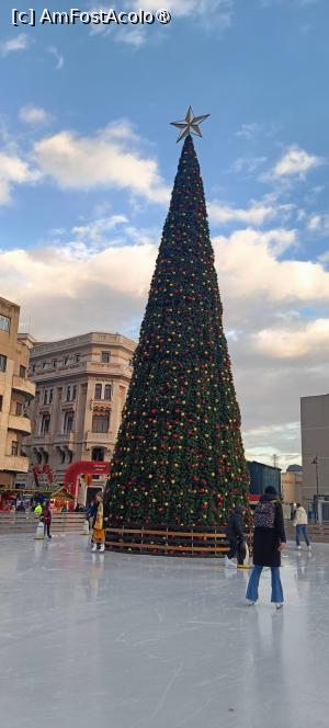 [P05] Patinoarul și bradul principal. » foto by tata123 🔱
 - 
<span class="allrVoted glyphicon glyphicon-heart hidden" id="av1514301"></span>
<a class="m-l-10 hidden" id="sv1514301" onclick="voting_Foto_DelVot(,1514301,8127)" role="button">șterge vot <span class="glyphicon glyphicon-remove"></span></a>
<a id="v91514301" class=" c-red"  onclick="voting_Foto_SetVot(1514301)" role="button"><span class="glyphicon glyphicon-heart-empty"></span> <b>LIKE</b> = Votează poza</a> <img class="hidden"  id="f1514301W9" src="/imagini/loader.gif" border="0" /><span class="AjErrMes hidden" id="e1514301ErM"></span>