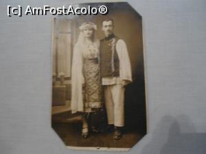 [P06] O forte, foarte veche fotografie de miri, îmbrăcați în costumație autentic românească. Anul, aprox. 1910.  » foto by mihaelavoicu
 - 
<span class="allrVoted glyphicon glyphicon-heart hidden" id="av978413"></span>
<a class="m-l-10 hidden" id="sv978413" onclick="voting_Foto_DelVot(,978413,8129)" role="button">șterge vot <span class="glyphicon glyphicon-remove"></span></a>
<a id="v9978413" class=" c-red"  onclick="voting_Foto_SetVot(978413)" role="button"><span class="glyphicon glyphicon-heart-empty"></span> <b>LIKE</b> = Votează poza</a> <img class="hidden"  id="f978413W9" src="/imagini/loader.gif" border="0" /><span class="AjErrMes hidden" id="e978413ErM"></span>