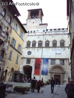 [P13] Palazzo dei Priori, cu turnul său.  » foto by Carmen Ion
 - 
<span class="allrVoted glyphicon glyphicon-heart hidden" id="av993545"></span>
<a class="m-l-10 hidden" id="sv993545" onclick="voting_Foto_DelVot(,993545,8154)" role="button">șterge vot <span class="glyphicon glyphicon-remove"></span></a>
<a id="v9993545" class=" c-red"  onclick="voting_Foto_SetVot(993545)" role="button"><span class="glyphicon glyphicon-heart-empty"></span> <b>LIKE</b> = Votează poza</a> <img class="hidden"  id="f993545W9" src="/imagini/loader.gif" border="0" /><span class="AjErrMes hidden" id="e993545ErM"></span>