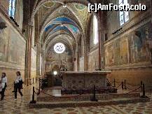[P40] Bazilica superioară a Sf.Francisc din Assisi: naosul cu cele 28 de fresce laterale semnate de Giotto. În colțul din dreapta este scena ereticului salvat de Sf.Francisc, care mi-a atras atenția prin plasarea în decor a unui turn asemănător Columnei lui Traian » foto by mariana.olaru
 - 
<span class="allrVoted glyphicon glyphicon-heart hidden" id="av171687"></span>
<a class="m-l-10 hidden" id="sv171687" onclick="voting_Foto_DelVot(,171687,8154)" role="button">șterge vot <span class="glyphicon glyphicon-remove"></span></a>
<a id="v9171687" class=" c-red"  onclick="voting_Foto_SetVot(171687)" role="button"><span class="glyphicon glyphicon-heart-empty"></span> <b>LIKE</b> = Votează poza</a> <img class="hidden"  id="f171687W9" src="/imagini/loader.gif" border="0" /><span class="AjErrMes hidden" id="e171687ErM"></span>