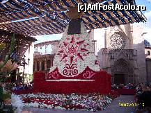[P02] Fecioara Maria cu pruncul Isus realizata in exclusivitate din garoafe intr-o mare de flori in fata catedralei din Valencia.(partea din spate) » foto by danastra
 - 
<span class="allrVoted glyphicon glyphicon-heart hidden" id="av300035"></span>
<a class="m-l-10 hidden" id="sv300035" onclick="voting_Foto_DelVot(,300035,8268)" role="button">șterge vot <span class="glyphicon glyphicon-remove"></span></a>
<a id="v9300035" class=" c-red"  onclick="voting_Foto_SetVot(300035)" role="button"><span class="glyphicon glyphicon-heart-empty"></span> <b>LIKE</b> = Votează poza</a> <img class="hidden"  id="f300035W9" src="/imagini/loader.gif" border="0" /><span class="AjErrMes hidden" id="e300035ErM"></span>