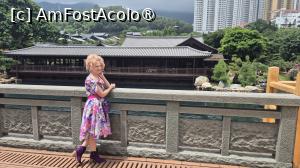 [P28] Pe malul Nordic al Iazului Albastru se afla Song Cha Xie (Casa de Ceai cu Pini), o casa de ceai traditionala, in stilul dinastiei Tang, inconjurata de o veranda larga acoperita, ce ofera ceaiuri chinezesti de inalta calitate. » foto by geani anto
 - 
<span class="allrVoted glyphicon glyphicon-heart hidden" id="av1521204"></span>
<a class="m-l-10 hidden" id="sv1521204" onclick="voting_Foto_DelVot(,1521204,8285)" role="button">șterge vot <span class="glyphicon glyphicon-remove"></span></a>
<a id="v91521204" class=" c-red"  onclick="voting_Foto_SetVot(1521204)" role="button"><span class="glyphicon glyphicon-heart-empty"></span> <b>LIKE</b> = Votează poza</a> <img class="hidden"  id="f1521204W9" src="/imagini/loader.gif" border="0" /><span class="AjErrMes hidden" id="e1521204ErM"></span>