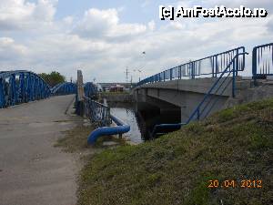 [P55] Giurgiu - Podul Bizetz monument istoric şi podul modern peste Canalul Sf. Gheorghe.  » foto by iulianic
 - 
<span class="allrVoted glyphicon glyphicon-heart hidden" id="av413681"></span>
<a class="m-l-10 hidden" id="sv413681" onclick="voting_Foto_DelVot(,413681,8317)" role="button">șterge vot <span class="glyphicon glyphicon-remove"></span></a>
<a id="v9413681" class=" c-red"  onclick="voting_Foto_SetVot(413681)" role="button"><span class="glyphicon glyphicon-heart-empty"></span> <b>LIKE</b> = Votează poza</a> <img class="hidden"  id="f413681W9" src="/imagini/loader.gif" border="0" /><span class="AjErrMes hidden" id="e413681ErM"></span>