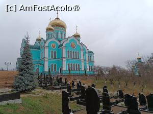 [P52] Mănăstirea Bănceni, Catredrala „Sf. Treime”, Fațada laterală sudică și în fața ei Cimitirul » foto by mprofeanu
 - 
<span class="allrVoted glyphicon glyphicon-heart hidden" id="av1504238"></span>
<a class="m-l-10 hidden" id="sv1504238" onclick="voting_Foto_DelVot(,1504238,8421)" role="button">șterge vot <span class="glyphicon glyphicon-remove"></span></a>
<a id="v91504238" class=" c-red"  onclick="voting_Foto_SetVot(1504238)" role="button"><span class="glyphicon glyphicon-heart-empty"></span> <b>LIKE</b> = Votează poza</a> <img class="hidden"  id="f1504238W9" src="/imagini/loader.gif" border="0" /><span class="AjErrMes hidden" id="e1504238ErM"></span>