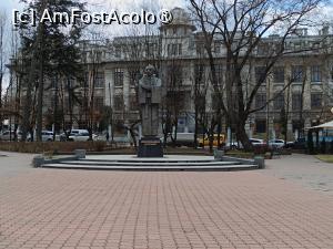 [P40] Cernăuți, Piața Sorbona, Monumentul lui „Iuri Fedkovici” și Institutul de Biologie, Chimie și Bioresurse al Universității Naționale » foto by mprofeanu
 - 
<span class="allrVoted glyphicon glyphicon-heart hidden" id="av1507632"></span>
<a class="m-l-10 hidden" id="sv1507632" onclick="voting_Foto_DelVot(,1507632,8421)" role="button">șterge vot <span class="glyphicon glyphicon-remove"></span></a>
<a id="v91507632" class=" c-red"  onclick="voting_Foto_SetVot(1507632)" role="button"><span class="glyphicon glyphicon-heart-empty"></span> <b>LIKE</b> = Votează poza</a> <img class="hidden"  id="f1507632W9" src="/imagini/loader.gif" border="0" /><span class="AjErrMes hidden" id="e1507632ErM"></span>