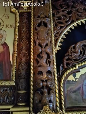 [P36] Cernăuți, Catedrala Sf. Nicolae, Stâlpii Ușilor Împărătești cu stemele provinciilor românești, leul cu zidul cetății este semnul Bucovinei... » foto by mprofeanu
 - 
<span class="allrVoted glyphicon glyphicon-heart hidden" id="av1508254"></span>
<a class="m-l-10 hidden" id="sv1508254" onclick="voting_Foto_DelVot(,1508254,8421)" role="button">șterge vot <span class="glyphicon glyphicon-remove"></span></a>
<a id="v91508254" class=" c-red"  onclick="voting_Foto_SetVot(1508254)" role="button"><span class="glyphicon glyphicon-heart-empty"></span> <b>LIKE</b> = Votează poza</a> <img class="hidden"  id="f1508254W9" src="/imagini/loader.gif" border="0" /><span class="AjErrMes hidden" id="e1508254ErM"></span>