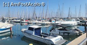 [P18] Marina din Larnaca este situata la capatul sudic al promenadei Finikoudes (a Palmierilor) si este unul dintre cele mai mari debarcadere pentru iahturi din Cipru. Aleea de promenada care strabate marina trece pe langa siruri de iahturi cu vele si cu motor ancorate si ofera privelisti peste Golful Larnaca. » foto by geani anto
 - 
<span class="allrVoted glyphicon glyphicon-heart hidden" id="av1534871"></span>
<a class="m-l-10 hidden" id="sv1534871" onclick="voting_Foto_DelVot(,1534871,8430)" role="button">șterge vot <span class="glyphicon glyphicon-remove"></span></a>
<a id="v91534871" class=" c-red"  onclick="voting_Foto_SetVot(1534871)" role="button"><span class="glyphicon glyphicon-heart-empty"></span> <b>LIKE</b> = Votează poza</a> <img class="hidden"  id="f1534871W9" src="/imagini/loader.gif" border="0" /><span class="AjErrMes hidden" id="e1534871ErM"></span>