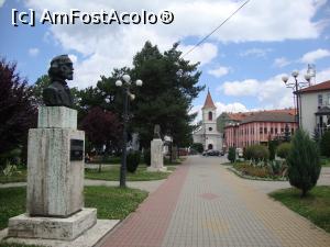 [P09] Parcul Central al municipiului Topliţa - În acest parc sunt amplasate busturile câtorva personalităţi ale neamului românesc. » foto by Floryn81
 - 
<span class="allrVoted glyphicon glyphicon-heart hidden" id="av883149"></span>
<a class="m-l-10 hidden" id="sv883149" onclick="voting_Foto_DelVot(,883149,8452)" role="button">șterge vot <span class="glyphicon glyphicon-remove"></span></a>
<a id="v9883149" class=" c-red"  onclick="voting_Foto_SetVot(883149)" role="button"><span class="glyphicon glyphicon-heart-empty"></span> <b>LIKE</b> = Votează poza</a> <img class="hidden"  id="f883149W9" src="/imagini/loader.gif" border="0" /><span class="AjErrMes hidden" id="e883149ErM"></span>