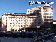 [P09] Hotelul Orpheus, vedere din fata. Se pot observa si masinile din parcarea exterioara; hotelul dispune si de parcare interioara » foto by Simo72
 - 
<span class="allrVoted glyphicon glyphicon-heart hidden" id="av184184"></span>
<a class="m-l-10 hidden" id="sv184184" onclick="voting_Foto_DelVot(,184184,8467)" role="button">șterge vot <span class="glyphicon glyphicon-remove"></span></a>
<a id="v9184184" class=" c-red"  onclick="voting_Foto_SetVot(184184)" role="button"><span class="glyphicon glyphicon-heart-empty"></span> <b>LIKE</b> = Votează poza</a> <img class="hidden"  id="f184184W9" src="/imagini/loader.gif" border="0" /><span class="AjErrMes hidden" id="e184184ErM"></span>