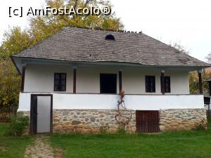 P04 [NOV-2020] Muzeul Satului Bucuresti.Casa din Stanesti,Arges-reprezentativa pentru zona Muscelului.