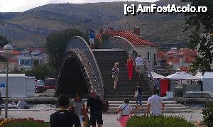 [P21] Pod de trecere peste un canal din strada Martirii Croaţiei. Trogir, Croaţia.  » foto by traian.leuca †
 - 
<span class="allrVoted glyphicon glyphicon-heart hidden" id="av462961"></span>
<a class="m-l-10 hidden" id="sv462961" onclick="voting_Foto_DelVot(,462961,8631)" role="button">șterge vot <span class="glyphicon glyphicon-remove"></span></a>
<a id="v9462961" class=" c-red"  onclick="voting_Foto_SetVot(462961)" role="button"><span class="glyphicon glyphicon-heart-empty"></span> <b>LIKE</b> = Votează poza</a> <img class="hidden"  id="f462961W9" src="/imagini/loader.gif" border="0" /><span class="AjErrMes hidden" id="e462961ErM"></span>