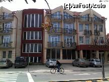 [P25] Hotel Nevis Oradea - Vedere a hotelului, de pe strada Lăpuşului. » foto by creivean
 - 
<span class="allrVoted glyphicon glyphicon-heart hidden" id="av193450"></span>
<a class="m-l-10 hidden" id="sv193450" onclick="voting_Foto_DelVot(,193450,8749)" role="button">șterge vot <span class="glyphicon glyphicon-remove"></span></a>
<a id="v9193450" class=" c-red"  onclick="voting_Foto_SetVot(193450)" role="button"><span class="glyphicon glyphicon-heart-empty"></span> <b>LIKE</b> = Votează poza</a> <img class="hidden"  id="f193450W9" src="/imagini/loader.gif" border="0" /><span class="AjErrMes hidden" id="e193450ErM"></span>