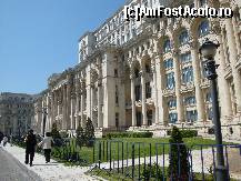 [P02] București,ParlamentulRomâniei: spre intrarea principală în clădire » foto by mariana.olaru
 - 
<span class="allrVoted glyphicon glyphicon-heart hidden" id="av200127"></span>
<a class="m-l-10 hidden" id="sv200127" onclick="voting_Foto_DelVot(,200127,8917)" role="button">șterge vot <span class="glyphicon glyphicon-remove"></span></a>
<a id="v9200127" class=" c-red"  onclick="voting_Foto_SetVot(200127)" role="button"><span class="glyphicon glyphicon-heart-empty"></span> <b>LIKE</b> = Votează poza</a> <img class="hidden"  id="f200127W9" src="/imagini/loader.gif" border="0" /><span class="AjErrMes hidden" id="e200127ErM"></span>