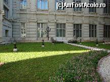 [P58] București,ParlamentulRomâniei:într-una din curțile interioare.Sezărește în fundal, la baza celor două trepte de scară, bustul lui Eminescu parcă abandonat, sau oricum așezat fără nicio perspectivă de a fi pus în valoare » foto by mariana.olaru
 - 
<span class="allrVoted glyphicon glyphicon-heart hidden" id="av200198"></span>
<a class="m-l-10 hidden" id="sv200198" onclick="voting_Foto_DelVot(,200198,8917)" role="button">șterge vot <span class="glyphicon glyphicon-remove"></span></a>
<a id="v9200198" class=" c-red"  onclick="voting_Foto_SetVot(200198)" role="button"><span class="glyphicon glyphicon-heart-empty"></span> <b>LIKE</b> = Votează poza</a> <img class="hidden"  id="f200198W9" src="/imagini/loader.gif" border="0" /><span class="AjErrMes hidden" id="e200198ErM"></span>