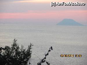 P15 [JUN-2014] cerul de pe coasta Viola si insula Volcano. 
