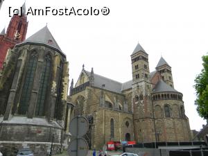 [P41] Maastricht turistic- Cele două biserici care veghează Vrijthof, în partea stângă -Biserica St. Jans, iar în partea dreaptă Biserica St. Servatius » foto by doina_c24
 - 
<span class="allrVoted glyphicon glyphicon-heart hidden" id="av761928"></span>
<a class="m-l-10 hidden" id="sv761928" onclick="voting_Foto_DelVot(,761928,8990)" role="button">șterge vot <span class="glyphicon glyphicon-remove"></span></a>
<a id="v9761928" class=" c-red"  onclick="voting_Foto_SetVot(761928)" role="button"><span class="glyphicon glyphicon-heart-empty"></span> <b>LIKE</b> = Votează poza</a> <img class="hidden"  id="f761928W9" src="/imagini/loader.gif" border="0" /><span class="AjErrMes hidden" id="e761928ErM"></span>